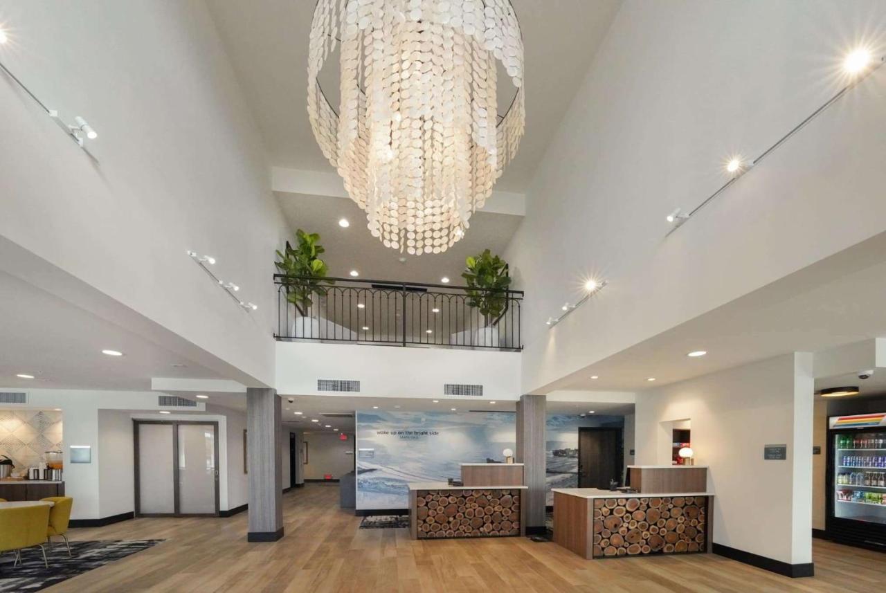 La Quinta Inn & Suites By Wyndham Santa Cruz Ngoại thất bức ảnh