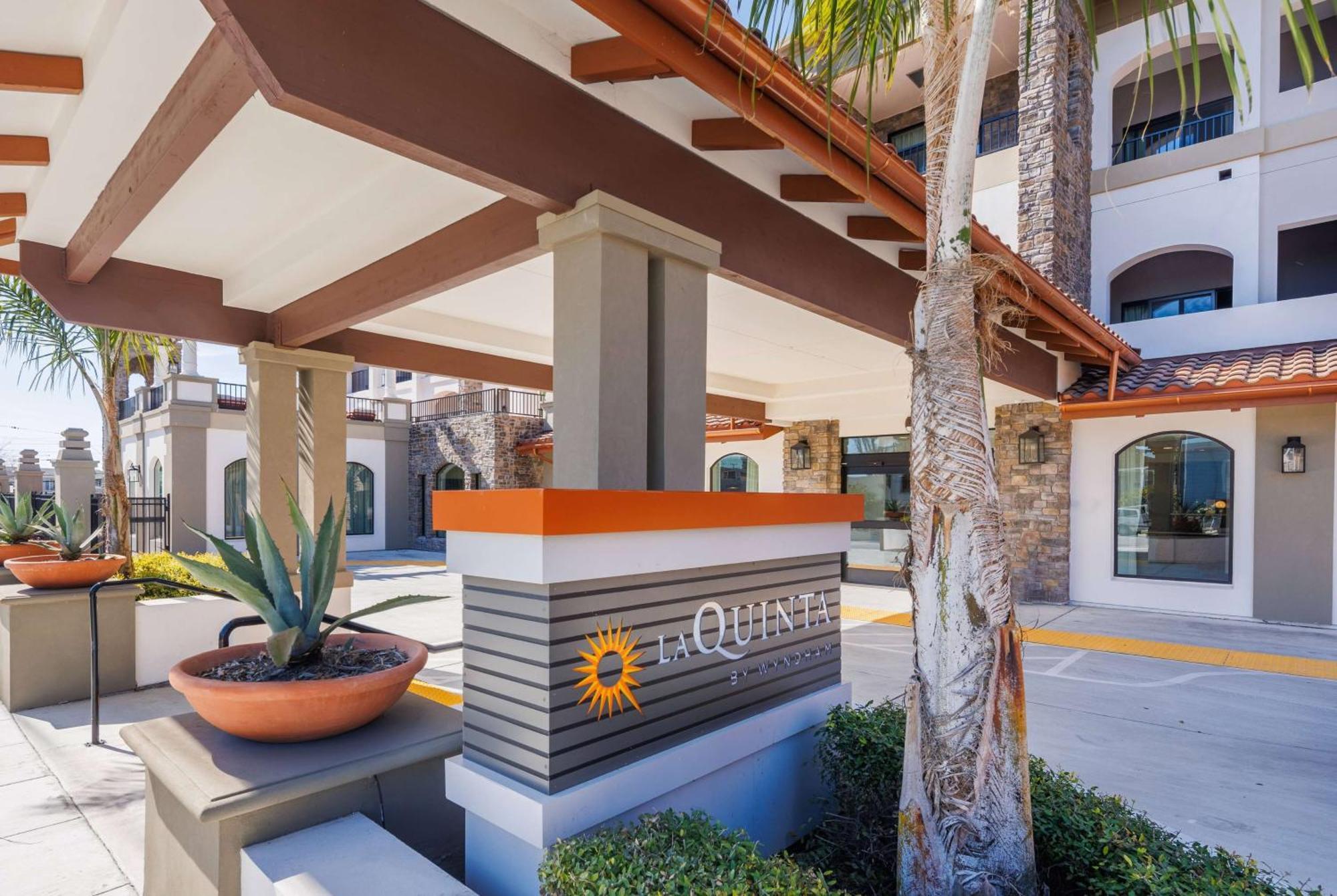La Quinta Inn & Suites By Wyndham Santa Cruz Ngoại thất bức ảnh
